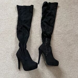 Chic Black Heeled Boots